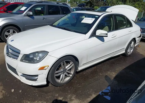 2013 Mercedes-Benz C 300 Sport 4Matic z USA, uszkodzony, nr VIN WDDGF8AB6DR278419